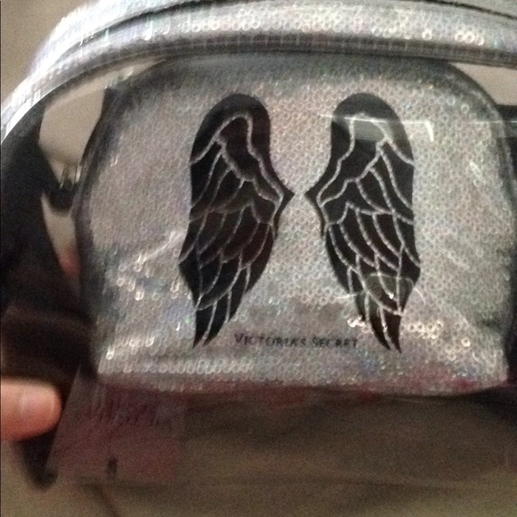*VS Cosmetic bags - Picture 3 of 3